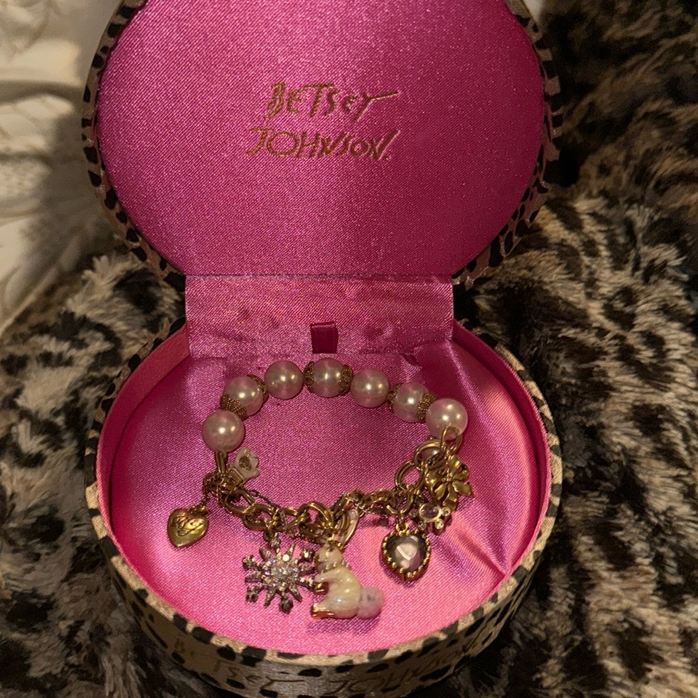 Betsey Johnson Bracelet🩷